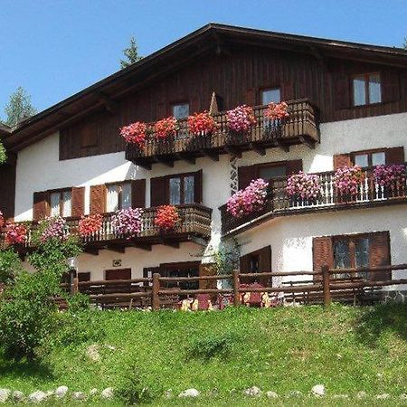 Albergo Scoiattolo Tret 外观 照片