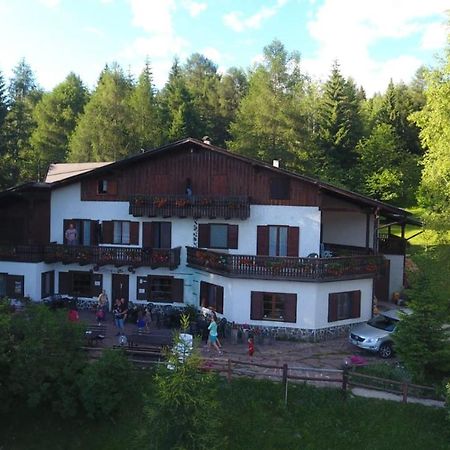 Albergo Scoiattolo Tret 外观 照片