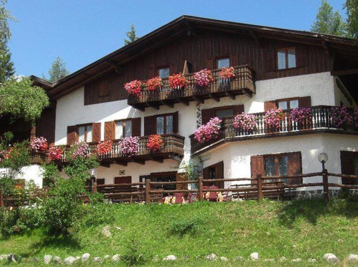Albergo Scoiattolo Tret 外观 照片